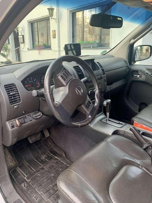 Gebraucht Nissan Navara 171 PS (125 kW) 2010 Silber Pickup