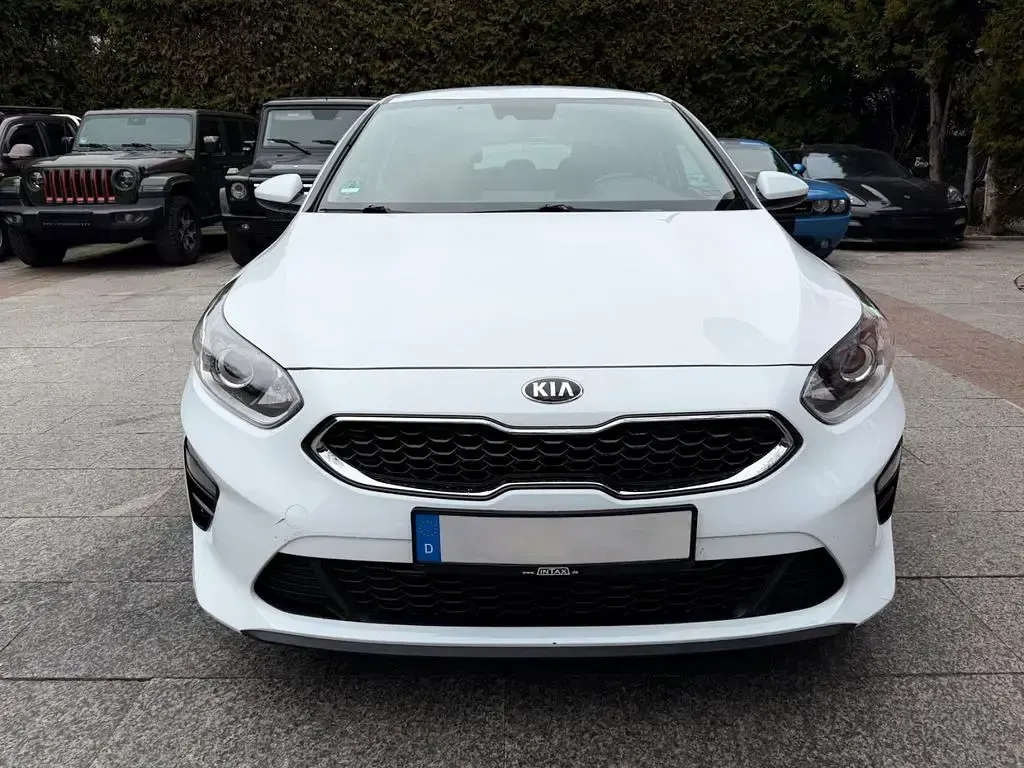 Usado Kia Ceed Vision 136 CV (100 kW) 2021 Blanco Utilitario