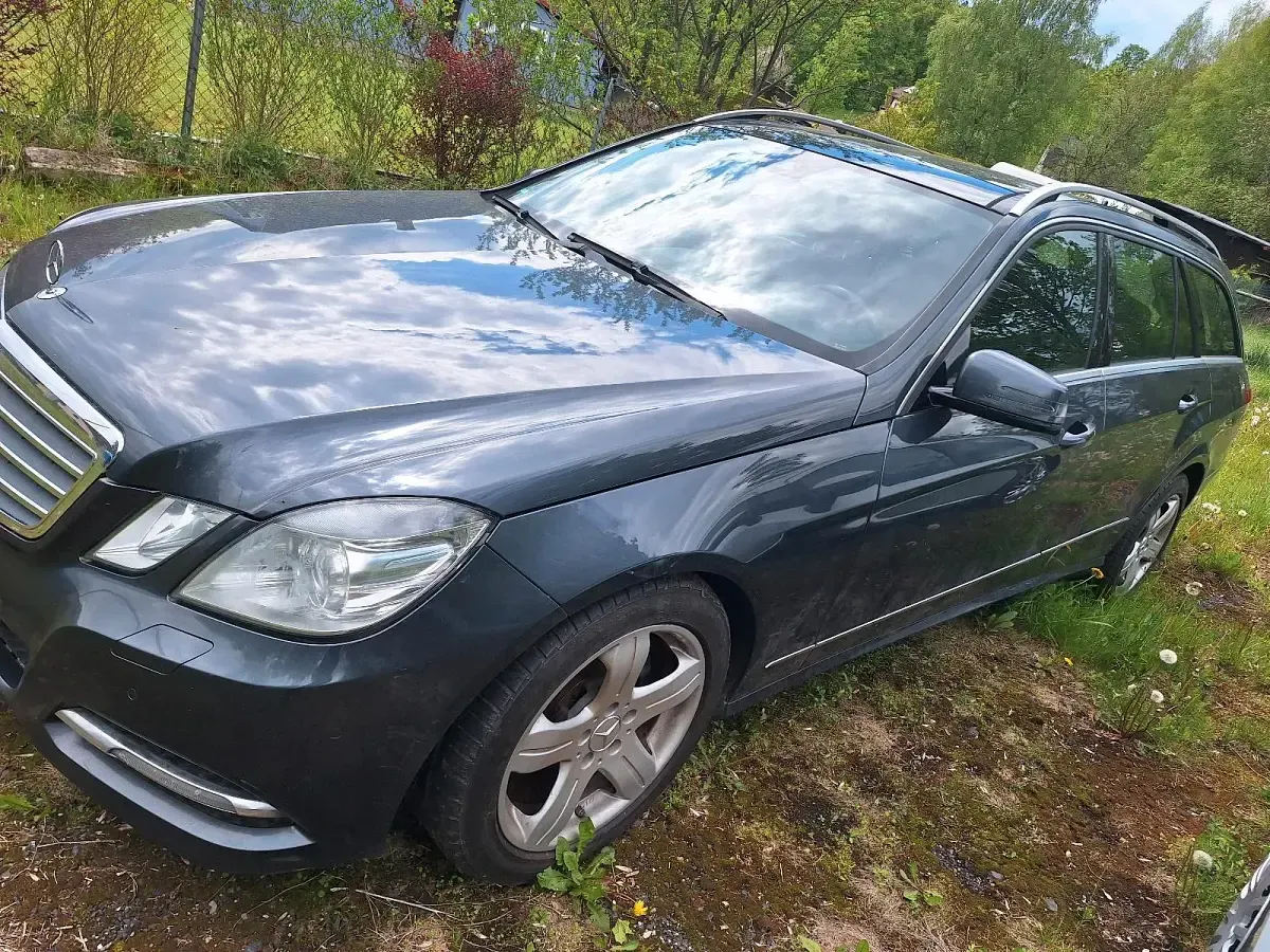 Gebraucht Mercedes E220 170 PS (125 kW) 2011 Schwarz Kombi