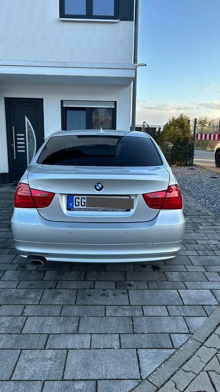 Gebraucht BMW 320 Sport Line 177 PS (130 kW) 2009 Silber Limousine