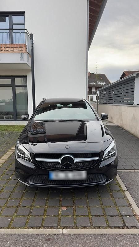 Schwarz Gebraucht 2017 Mercedes CLA200 Limousine | 14.500 € (Guter Preis) - Bild 1/4