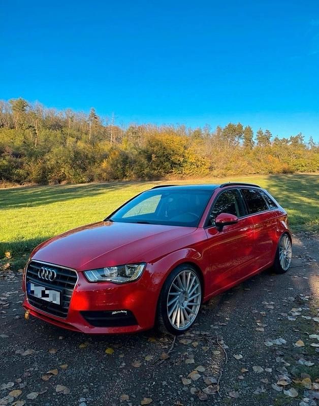Gebraucht Audi A3 Sportback 125 PS (91 kW) 2015 Rot Kleinwagen