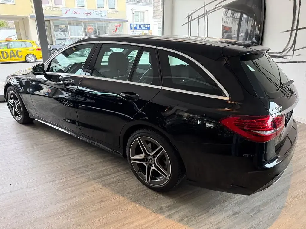 Gebraucht Mercedes C180 AMG line 156 PS (114 kW) 2019 Schwarz Kombi