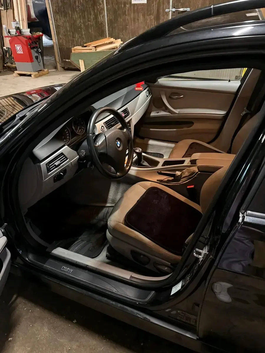 Gebraucht BMW 318 143 PS (105 kW) 2006 Schwarz Kombi