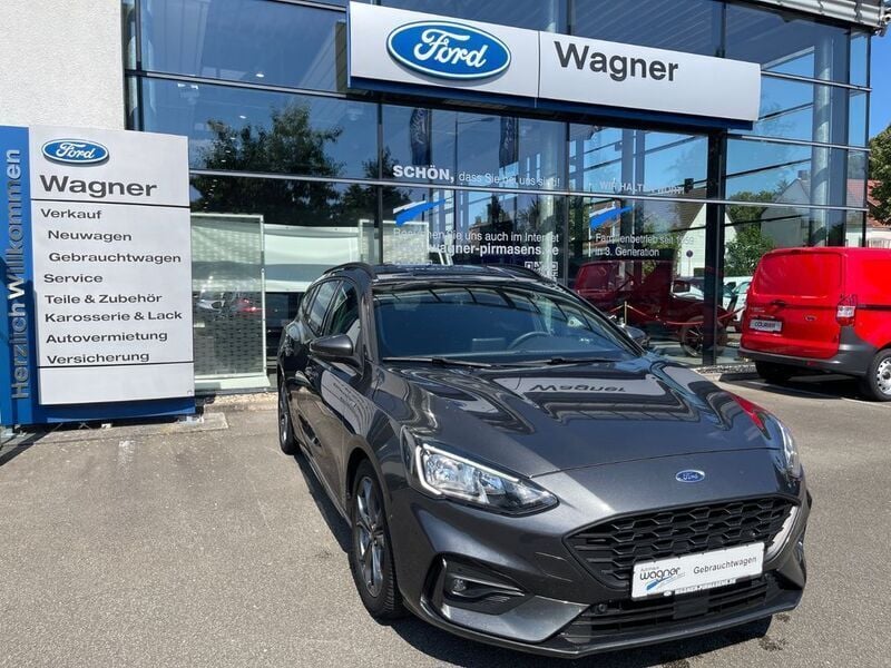 Grau Gebraucht 2019 Ford Focus ST-Line Limousine | 17.430 € (Etwas zu teuer) - Bild 1/4