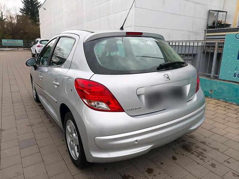 Gebraucht Peugeot 207 95 PS (69 kW) 2012 Kleinwagen