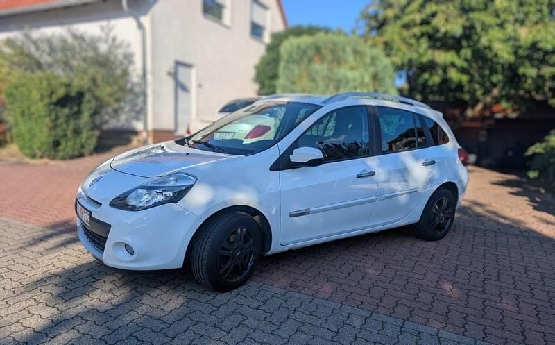Weiß Gebraucht 2010 Renault Clio GrandTour Dynamique Kombi | 3.300 € - Bild 1/4