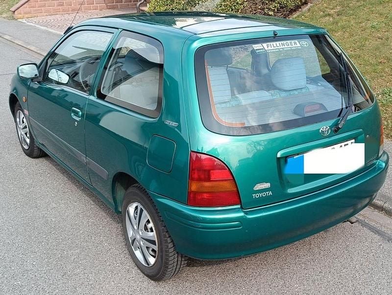 Gebraucht Toyota Starlet 75 PS (55 kW) 1999 Grün Kleinwagen