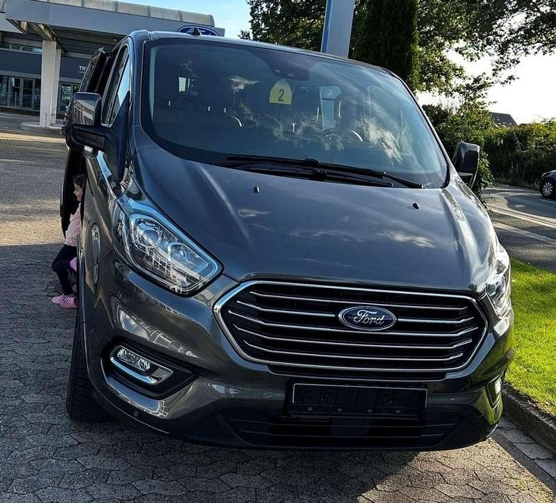 Gebraucht Ford Tourneo Titanium 131 PS (96 kW) 2021 Grau Van / Kleinbus