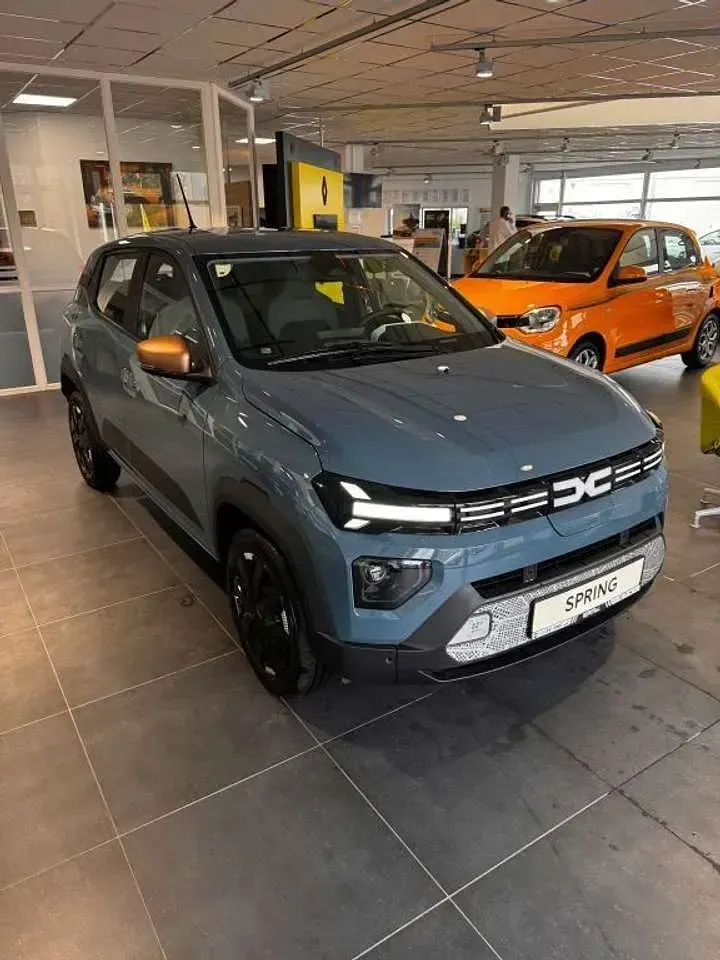 Käytetty Dacia Spring Extreme 47 kW (65 HP) 2024 Sininen Viistoperä