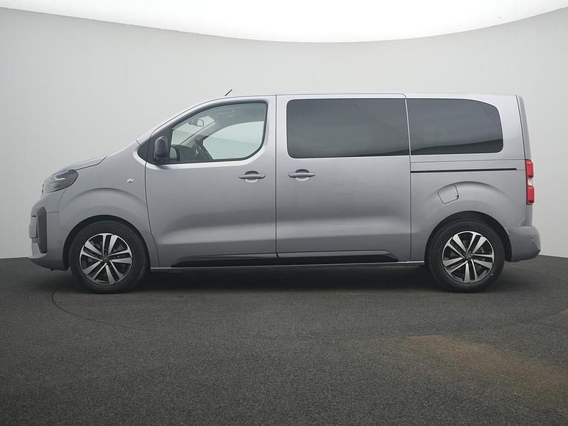 Neu Peugeot Traveller Active 179 PS (131 kW) 2026 Titaniumgrau Van / Kleinbus