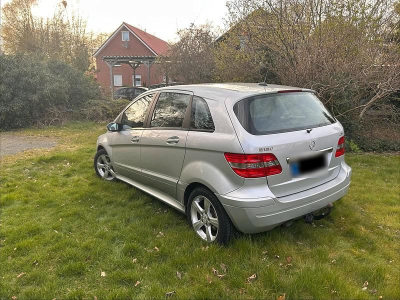 Gebraucht Mercedes B180 109 PS (80 kW) 2005 Silber Van / Kleinbus