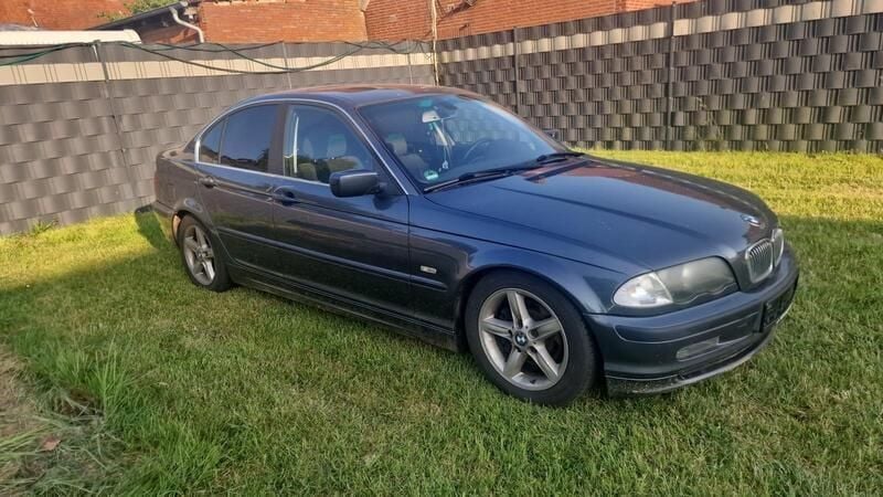 Grau Gebraucht 2001 BMW 320 Limousine | 2.490 € (Superpreis) - Bild 1/4