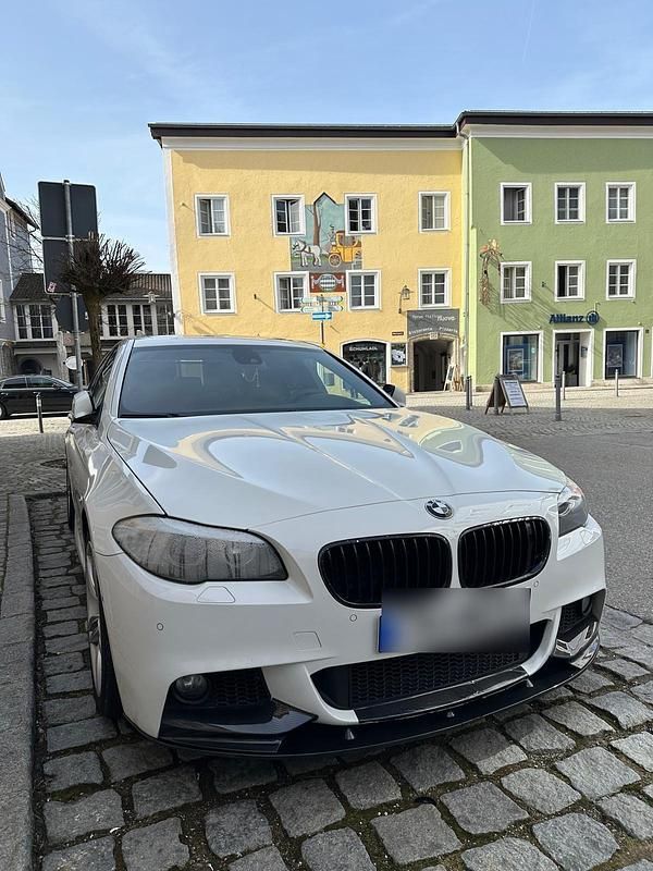 Gebraucht BMW 550 407 PS (299 kW) 2011 Weiß Limousine