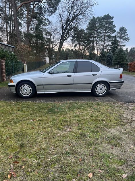 Second-hand BMW 320 150 CP (110 kW) 1992 Argintiu Berlinǎ
