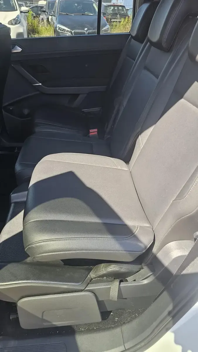 Gebraucht VW Touran 150 PS (110 kW) 2020 Weiß Van / Kleinbus