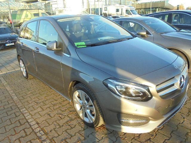 Gebraucht Mercedes B200 Edition 156 PS (114 kW) 2017 Grau Van / Kleinbus