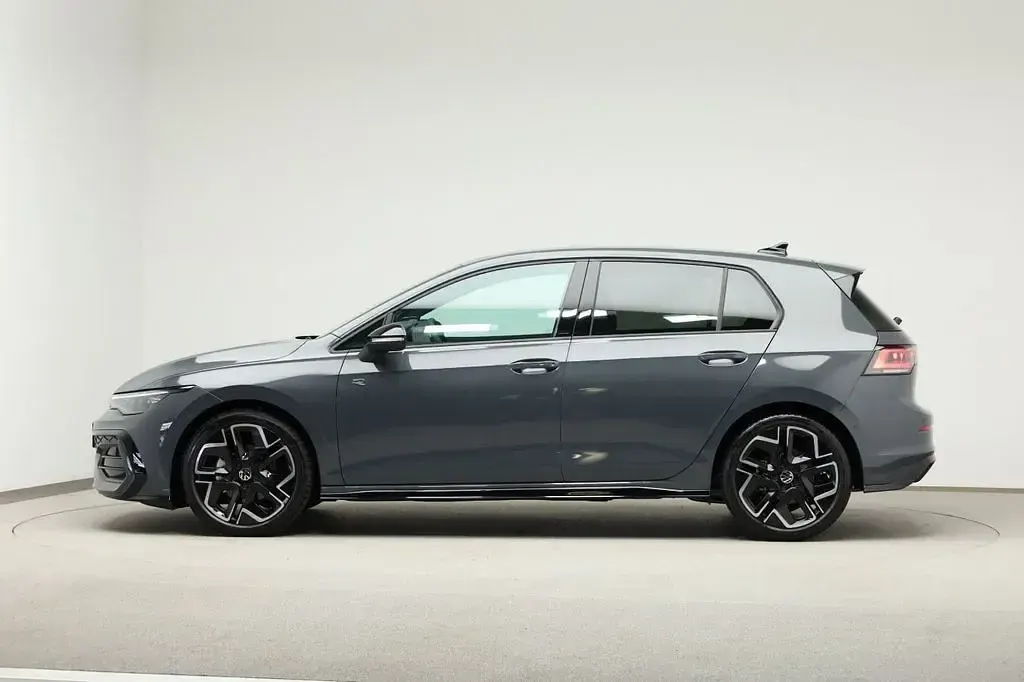 Gebraucht VW Golf VIII R-line 150 PS (110 kW) 2025 Grau Limousine