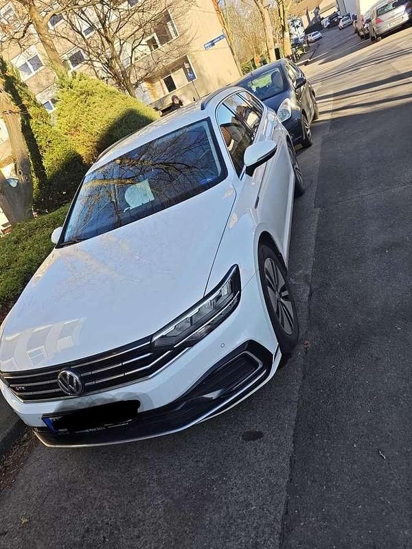 Weiß Gebraucht 2020 VW Passat GTE Limousine | 17.900 € (Guter Preis) - Bild 1/4
