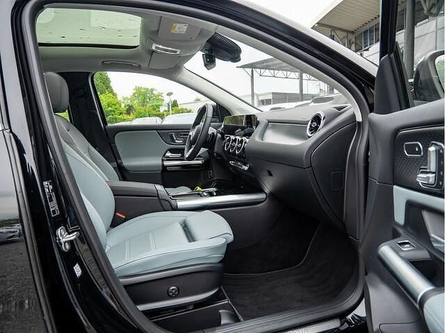 Gebraucht Mercedes GLA220 Advanced 190 PS (139 kW) 2024 Schwarz / kosmosschwarz (metallic) SUV