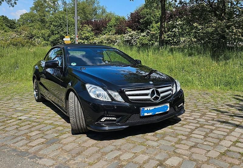 Gebraucht Mercedes E200 Avantgarde 184 PS (135 kW) 2011 Schwarz Cabrio