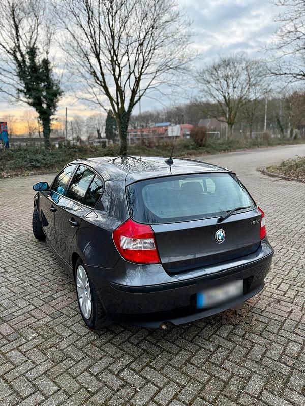 Gebraucht BMW 118 122 PS (89 kW) 2005 Grau Kleinwagen