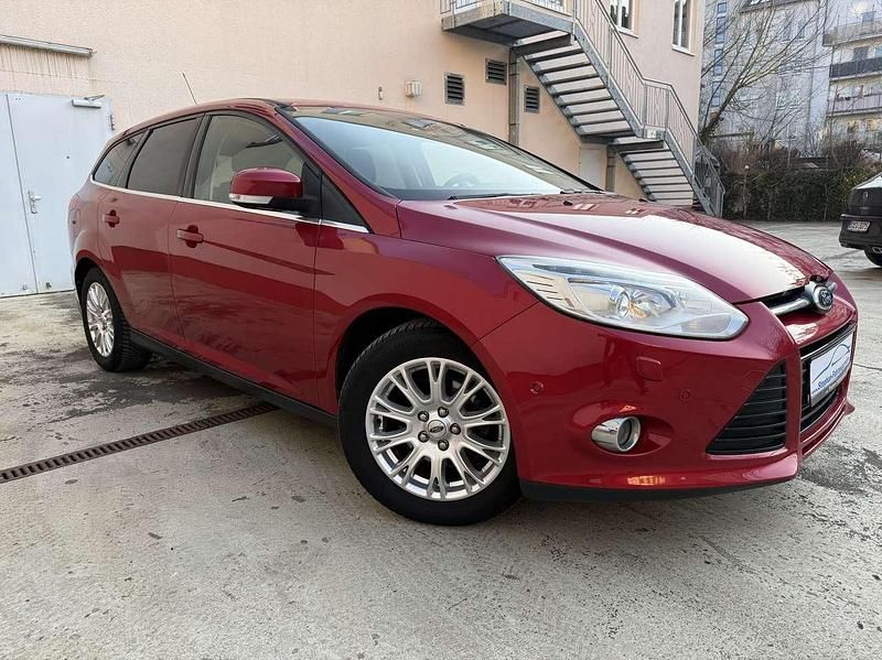 Gebraucht Ford Focus Titanium 125 PS (91 kW) 2014 Candyrot metallic Kombi