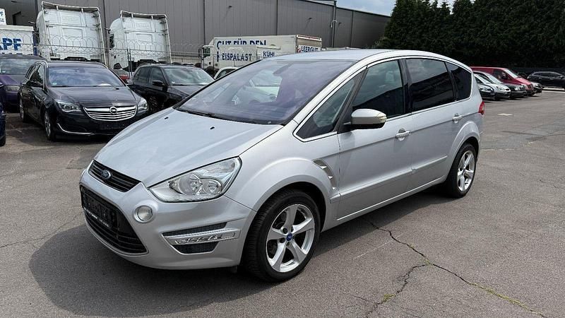 Silber Gebraucht 2011 Ford S-MAX Titanium Van / Kleinbus | 3.950 € (Superpreis) - Bild 1/4