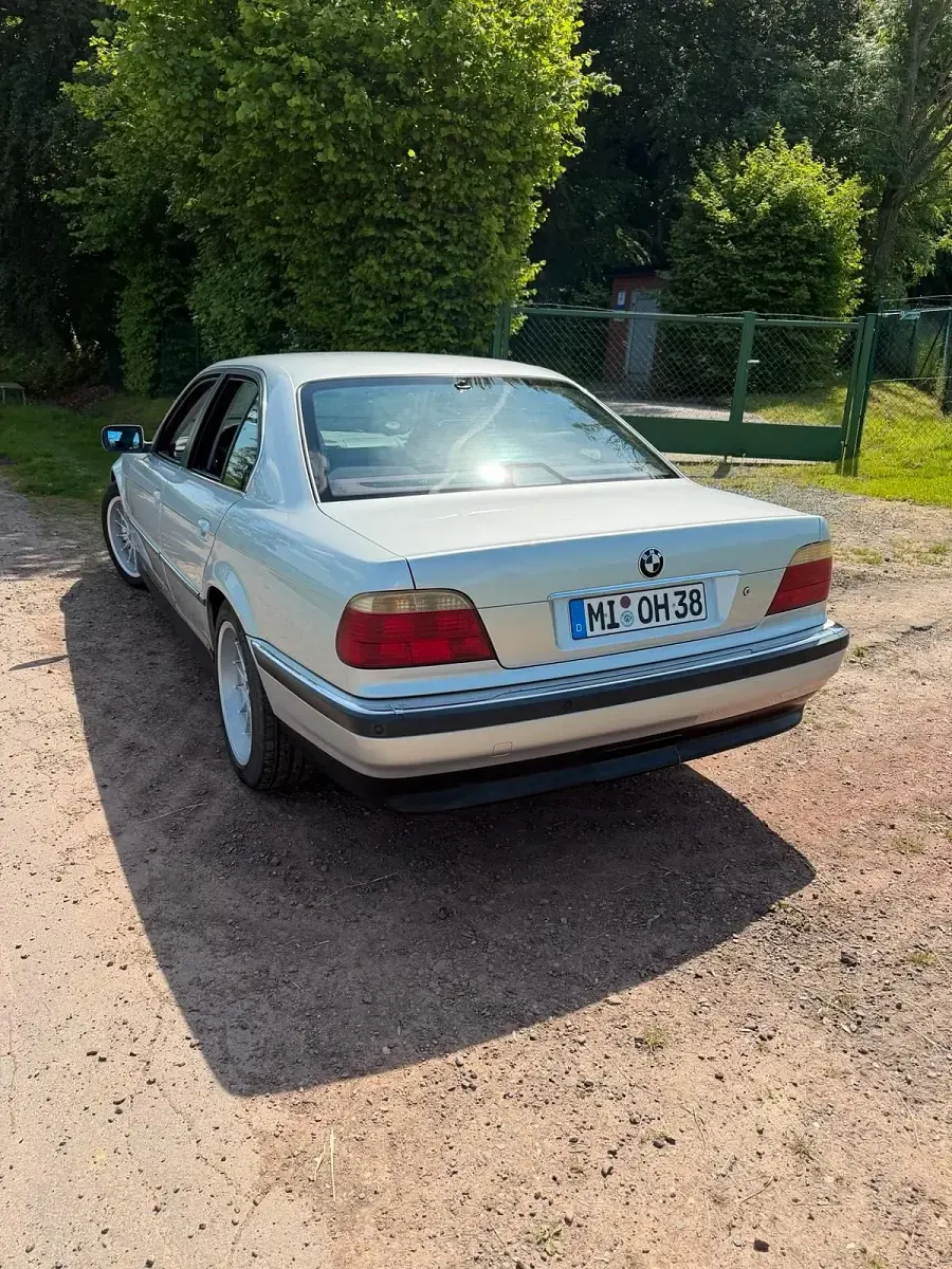 Gebraucht BMW 728 193 PS (141 kW) 1998 Silber Limousine