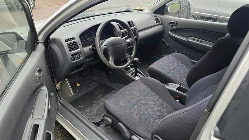 Silber Gebraucht 1996 Mazda 323 Kleinwagen | 850 € (Fairer Preis) - Bild 1/4