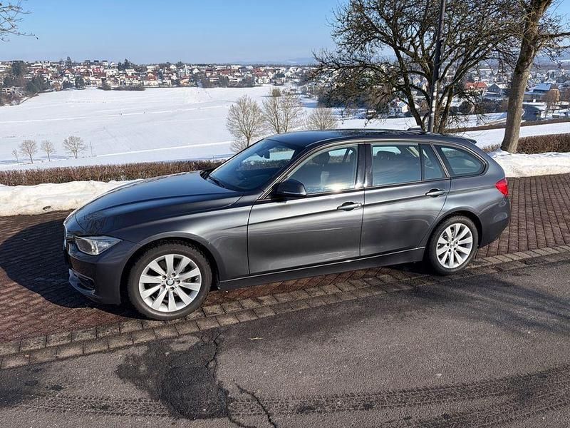 Gebraucht BMW 320 184 PS (135 kW) 2015 Grau Kombi