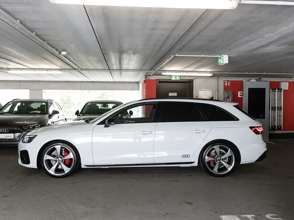 Gebraucht Audi A4 S-Line 204 PS (150 kW) 2024 Gletscherweiß metallic Kombi