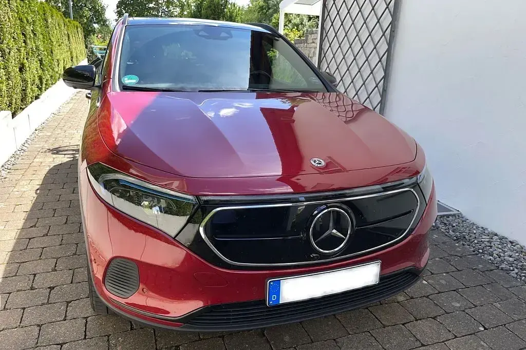 Gebraucht Mercedes EQA300 167 kW (228 PS) 2021 Rot SUV