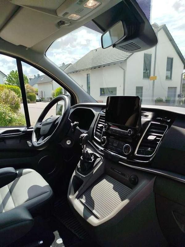 Gebraucht Ford Tourneo Titanium 150 PS (110 kW) 2023 Grau Van / Kleinbus
