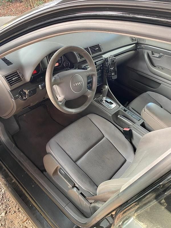 Gebraucht Audi A4 131 PS (96 kW) 2002 Schwarz Kombi