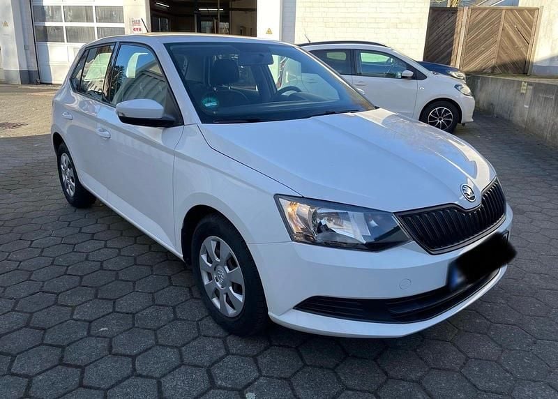 Gebraucht Skoda Fabia Active 60 PS (44 kW) 2015 Weiß Kleinwagen