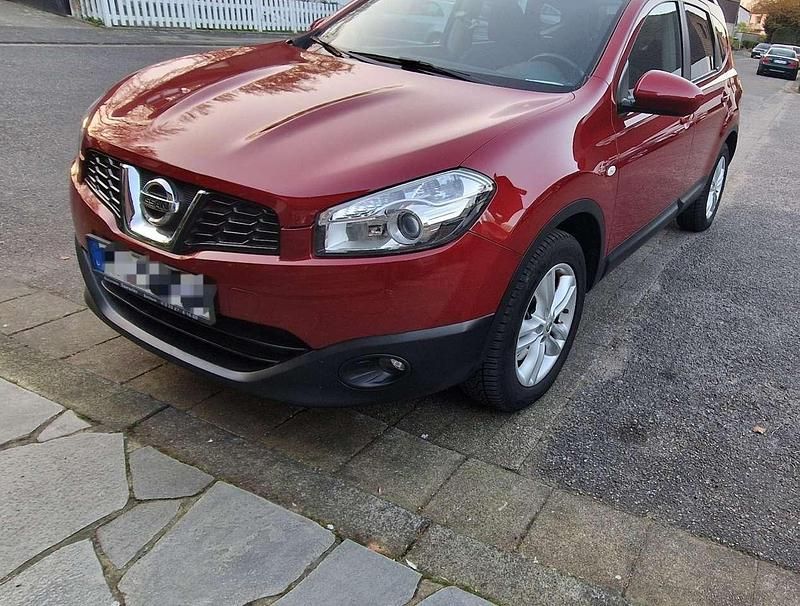 Rot Gebraucht 2010 Nissan Qashqai +2 Tekna SUV | 8.300 € (Fairer Preis) - Bild 1/4