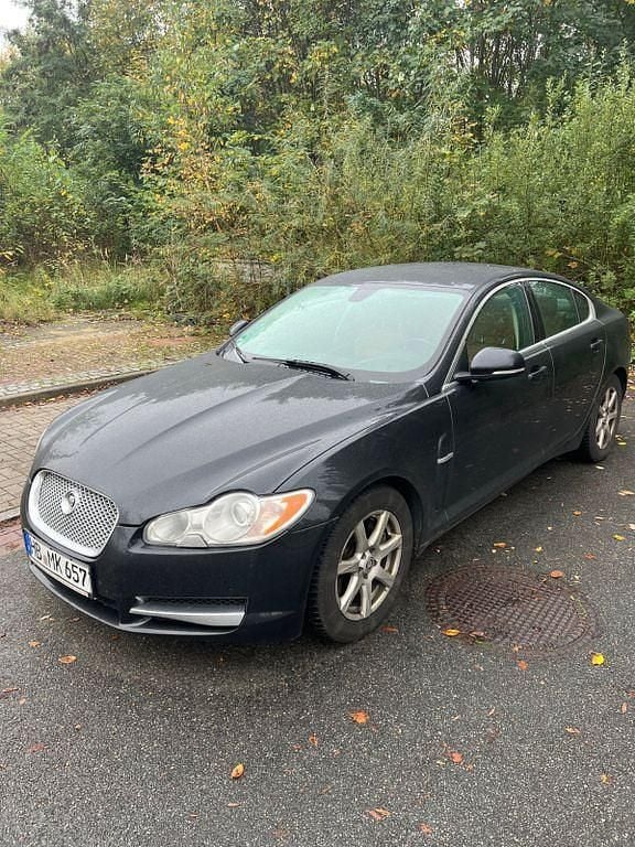 Schwarz Gebraucht 2011 Jaguar XF Luxury Limousine | 6.200 € (Fairer Preis) - Bild 1/4