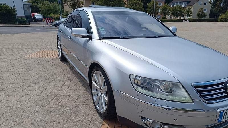 Silber Gebraucht 2008 VW Phaeton Limousine | 8.299 € (Teuer) - Bild 1/4
