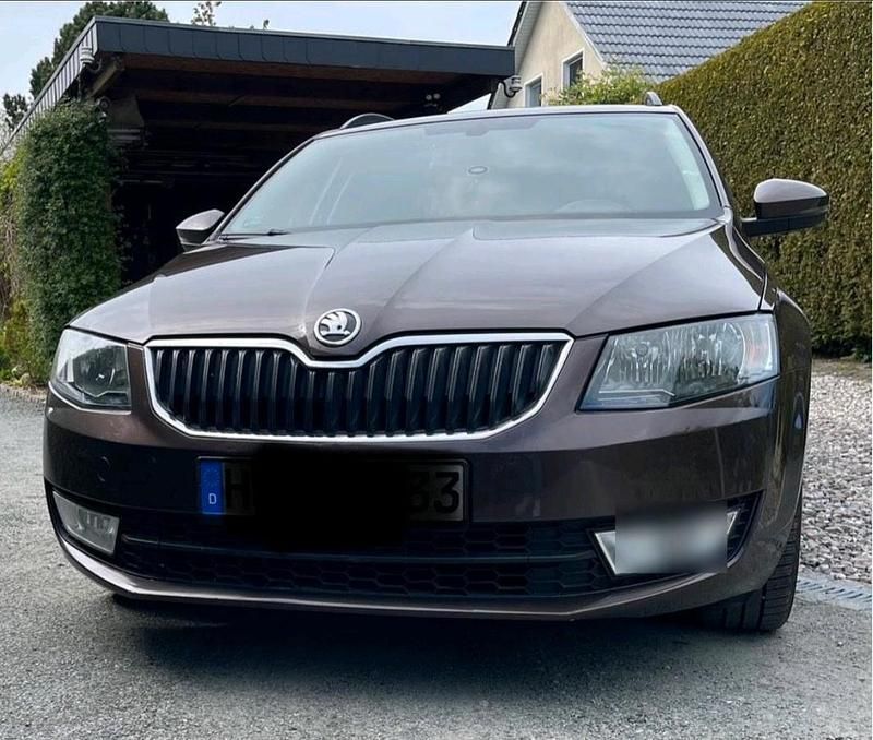 Braun Gebraucht 2013 Skoda Octavia Kombi | 6.999 € (Etwas zu teuer) - Bild 1/4