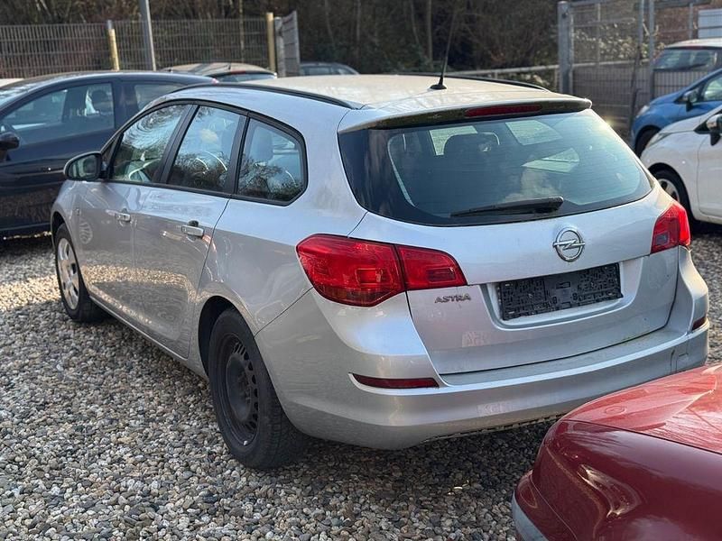 Gebraucht Opel Astra Selection 95 PS (69 kW) 2011 Silber Kombi