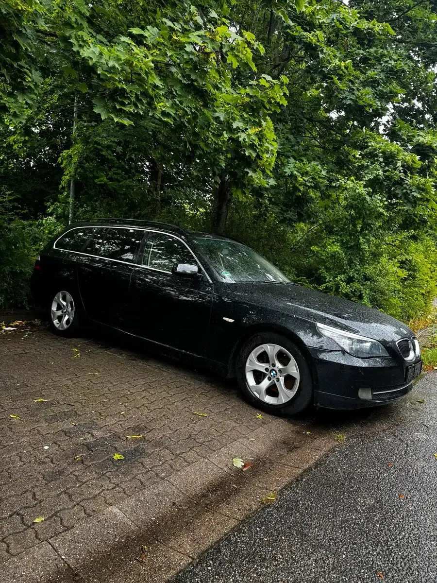 Gebraucht BMW 525 197 PS (144 kW) 2007 Schwarz Kombi
