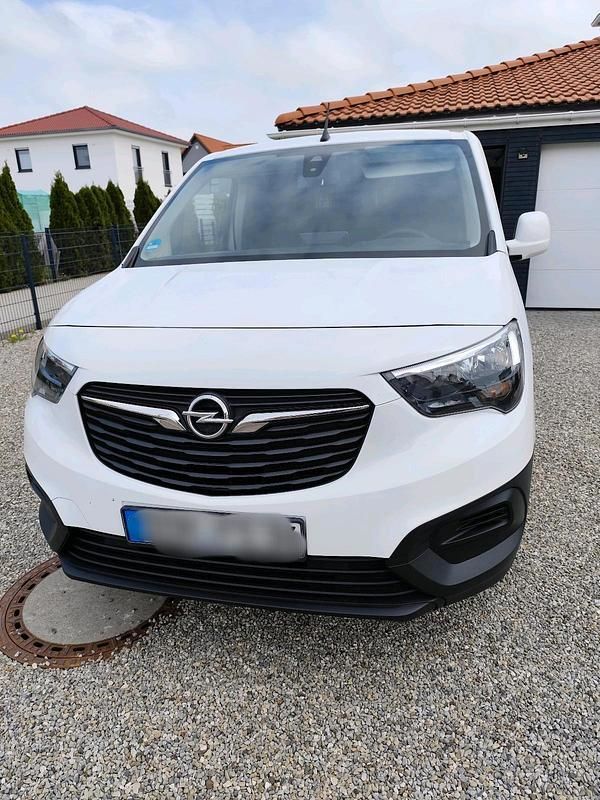Weiß Gebraucht 2019 Opel Combo Van / Kleinbus | 8.950 € (Fairer Preis) - Bild 1/4