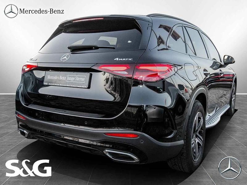Gebraucht Mercedes GLC300 AMG 258 PS (189 kW) 2023 Unilack schwarz uni SUV
