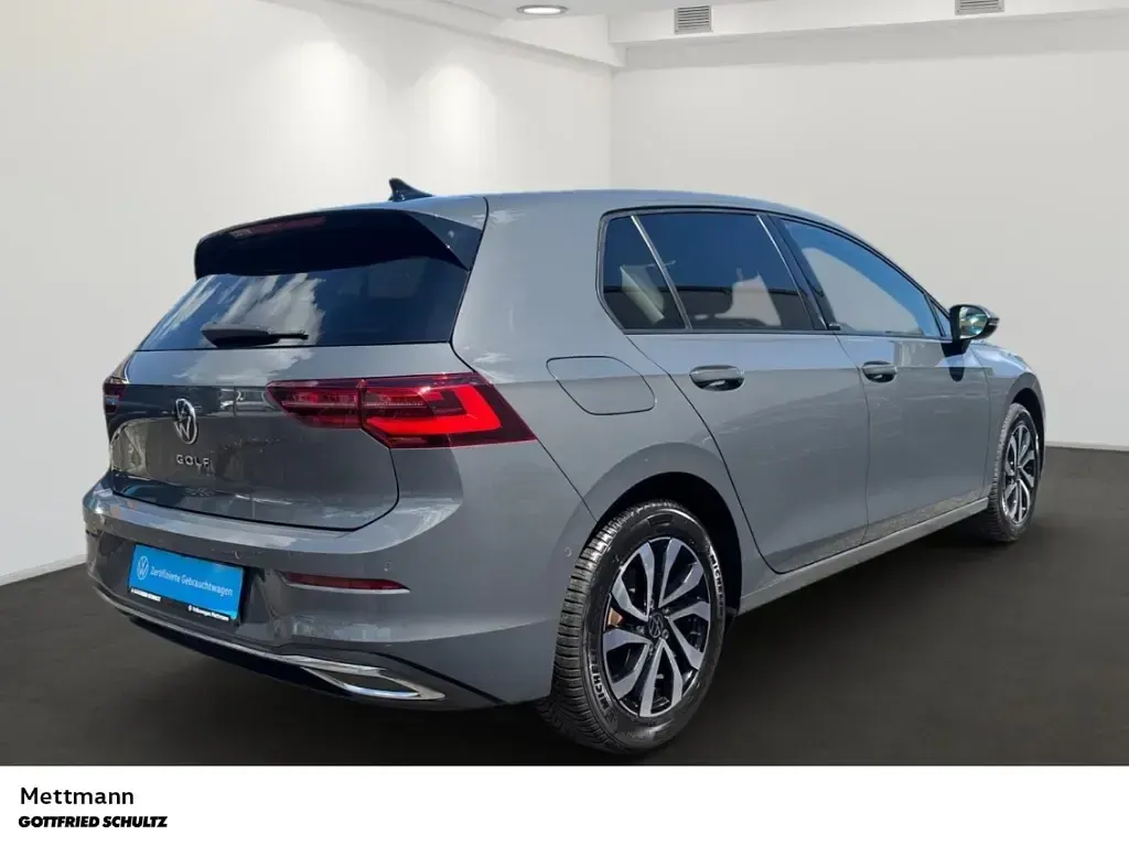 Gebraucht VW Golf VIII Active 150 PS (110 kW) 2023 Delfingrau metallic Limousine