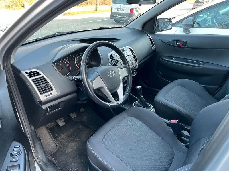 Gebraucht Hyundai i20 Classic 77 PS (56 kW) 2009 Silber Kleinwagen