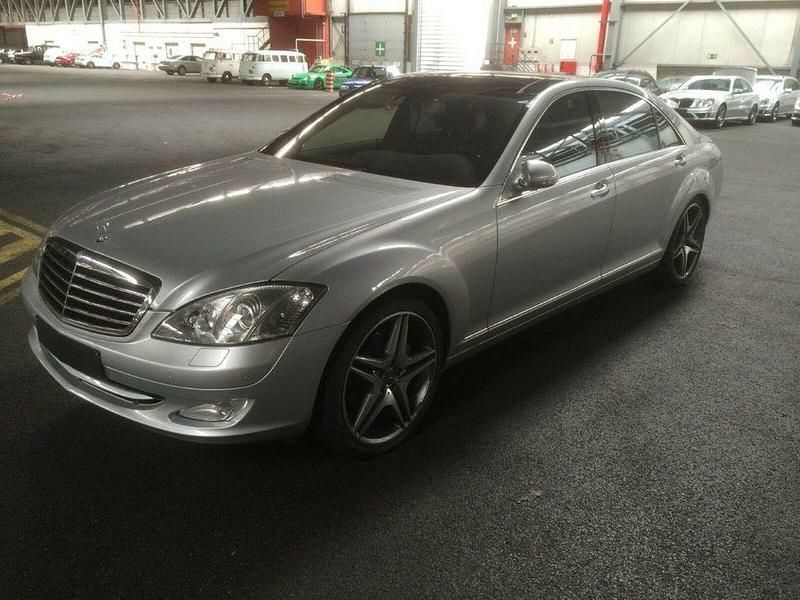 Silber metallic Gebraucht 2008 Mercedes S500L Limousine | 29.750 € - Bild 1/4