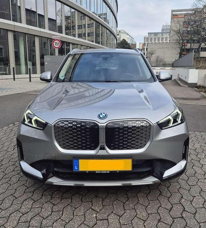 Gebraucht BMW iX1 xLine 150 kW (204 PS) 2024 Grau SUV