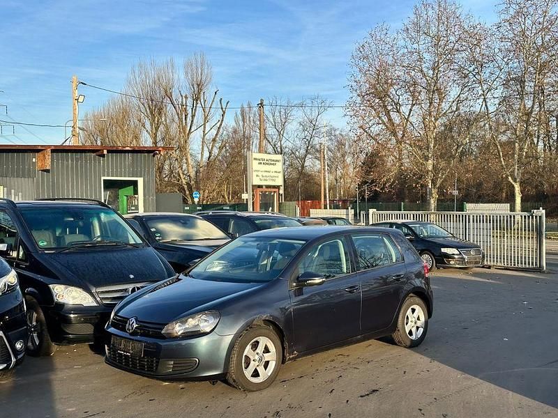 Blau Gebraucht 2010 VW Golf VI Trendline Kleinwagen | 3.999 € (Fairer Preis) - Bild 1/4