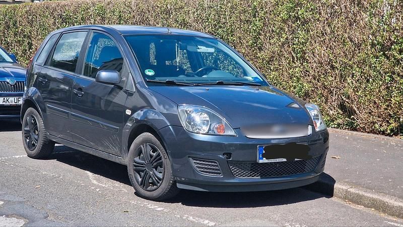 Grau Gebraucht 2008 Ford Fiesta Kleinwagen | 800 € (Superpreis) - Bild 1/4